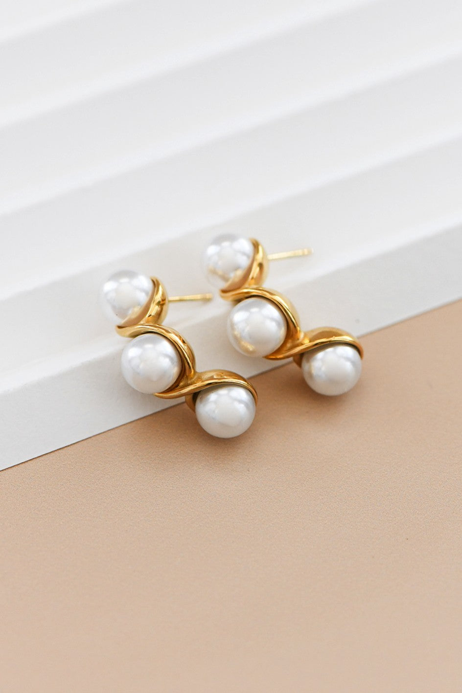 Mini Pearl drop earring
