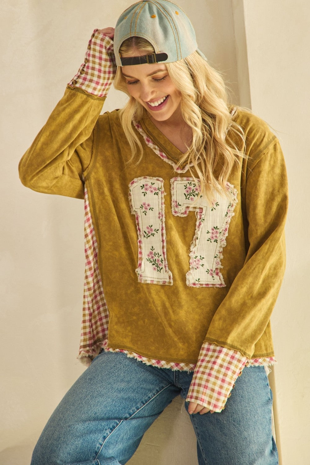Vintage "17" V-Neck