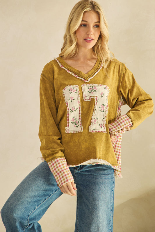 Vintage "17" V-Neck